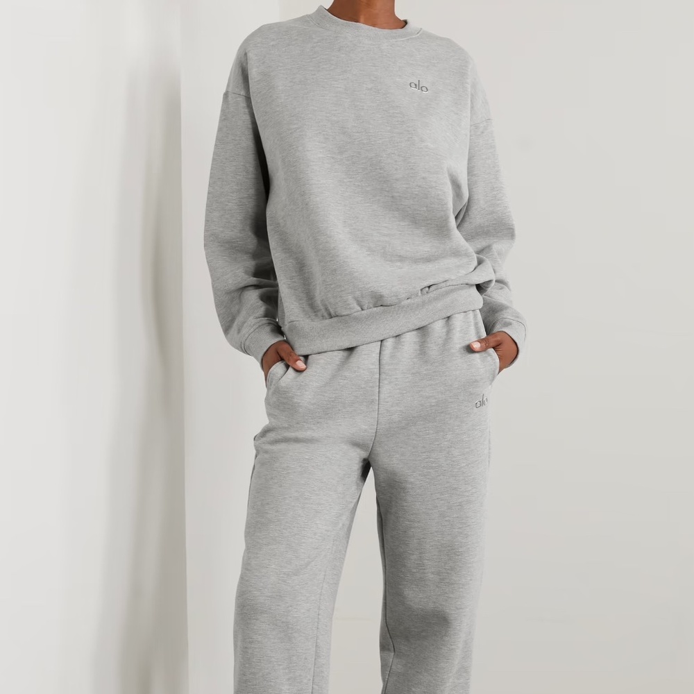 Alo Yoga Accolade sweatshirt and sweatpant set XXS